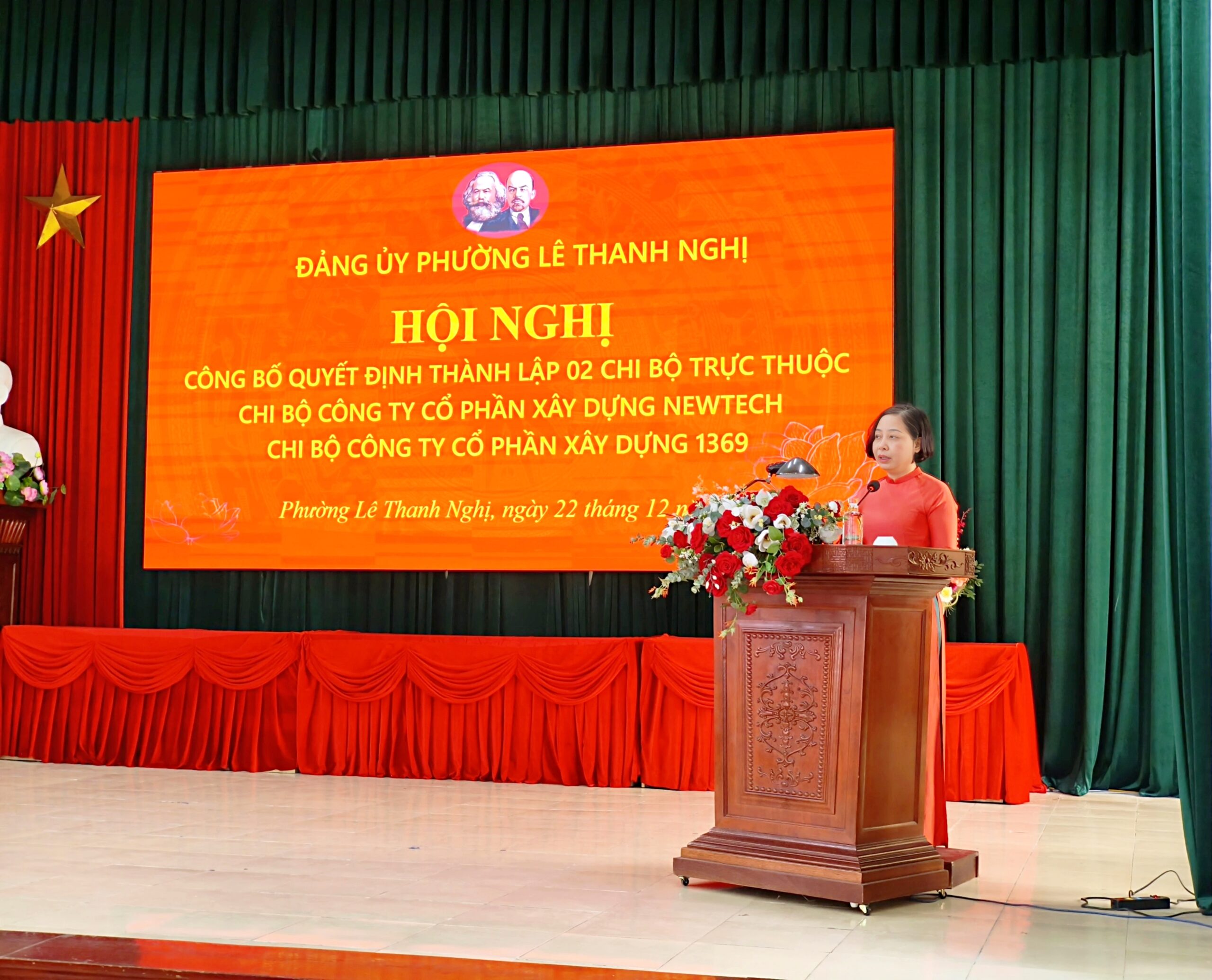 Bà Vũ Thị Minh Huệ - Bí thư Chi Bộ phát biểu tại Hội nghị Công bố Quyết định thành lập Chi bộ Đảng Công ty Cổ phần Xây dựng 1369